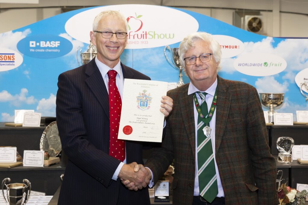 photo of Nigel Kitney receiving an award from Chris Bishop.