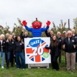 UK’s apple growers took a well-earned pause to raise a glass to 20 years of growing JAZZ apples. 