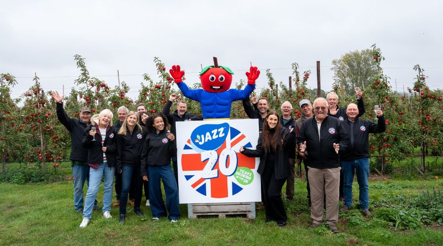 UK’s apple growers took a well-earned pause to raise a glass to 20 years of growing JAZZ apples.